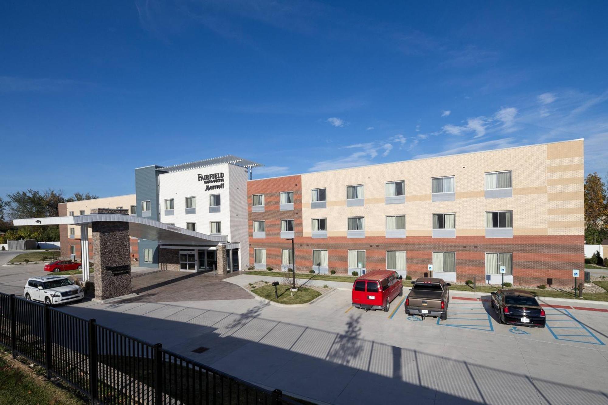 Fairfield Inn & Suites By Marriott Detroit Chesterfield Экстерьер фото